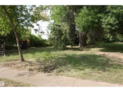 Interior photo 2 of 5014 49 AVENUE