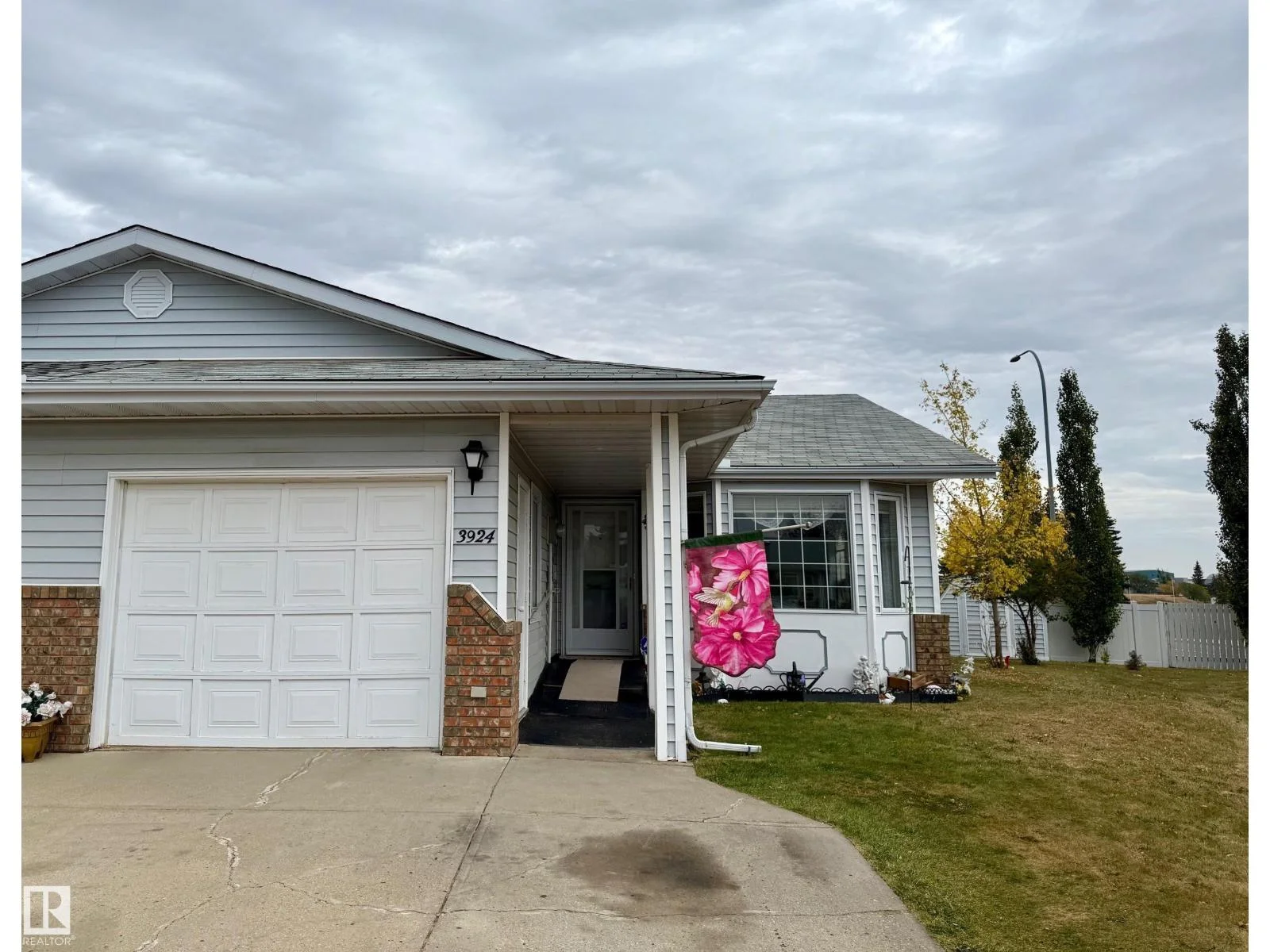 3924 56a Street CL, Camrose - 3 bedroom Duplex for sale