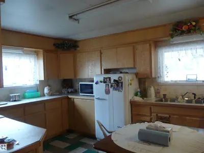 Interior photo 1 of 5131 53 AV