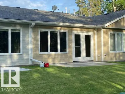 Interior photo 1 of 5038 49 ST