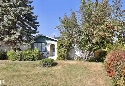 Interior photo 1 of 5316 36 AV