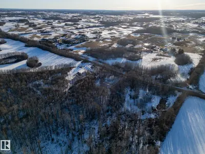 Interior photo 3 of 52229 RGE ROAD 15