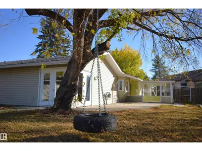 Interior photo 2 of 4308 44 ST