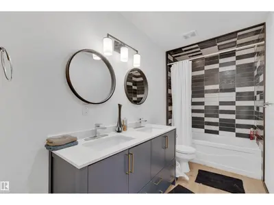 Interior photo 3 of 3602 50 Ave