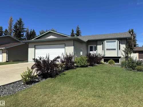 5314 52 AV, Elk Point - $335,000