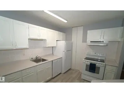 Interior photo 4 of 245 SURREY GARDENS NW