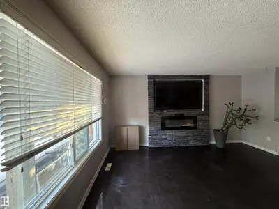 Interior photo 4 of 6007 5 AV SW