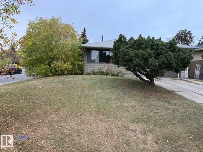 Interior photo 4 of 7424 86 AVE NW