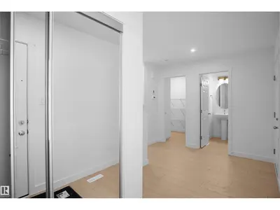 Interior photo 4 of 99 Ficus WY