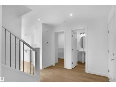 Interior photo 3 of 907 19 AV NW