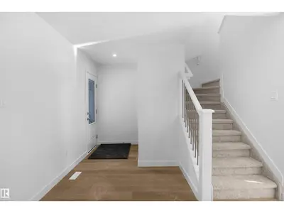 Interior photo 2 of 907 19 AV NW