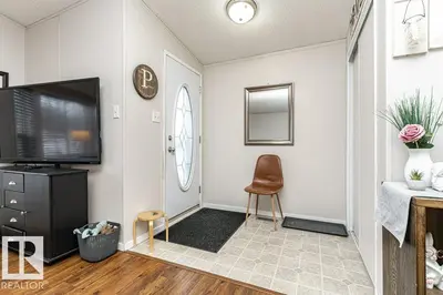 Interior photo 2 of 1637 68 AV NW