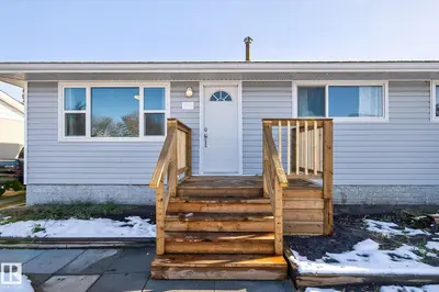 Interior photo 2 of 5425 46 ST