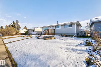 Interior photo 1 of 5425 46 ST