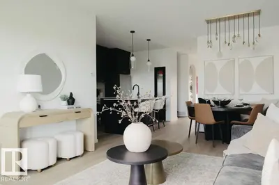 Interior photo 1 of 284 Chappelle Drive SW