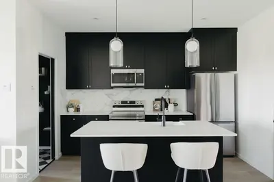 Interior photo 3 of 284 Chappelle Drive SW