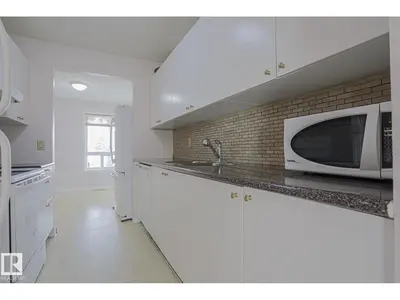 Interior photo 4 of 606 SADDLEBACK RD NW