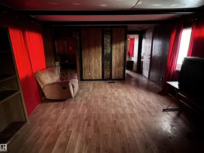 Interior photo 4 of 4748 50 St.