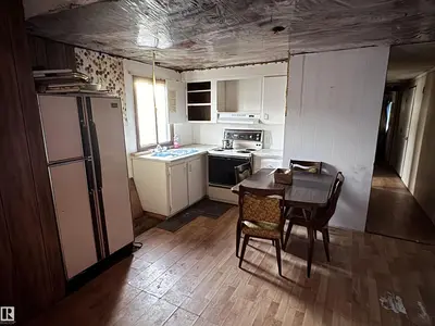 Interior photo 2 of 4748 50 St.