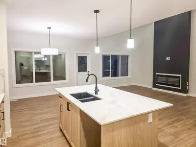 Interior photo 4 of 6 ELIS LI