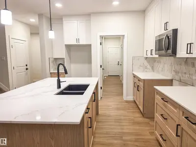 Interior photo 2 of 6 ELIS LI