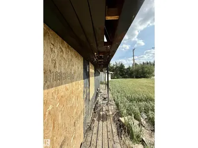 Interior photo 2 of 4913 & 4909 49 AV