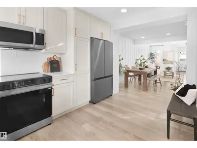 Interior photo 2 of 3 18636 18 AV NW