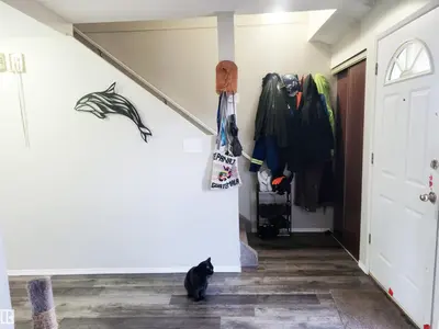 Interior photo 2 of 162 ABBOTTSFIELD RD NW