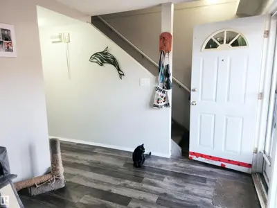 Interior photo 1 of 162 ABBOTTSFIELD RD NW