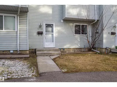 Interior photo 1 of 112 Dickinsfield CO NW NW