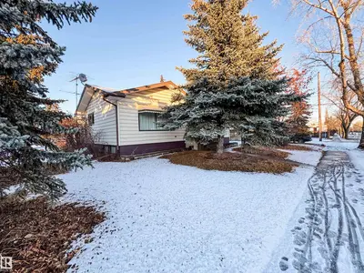 Interior photo 2 of 4508 50 AV