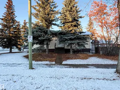 Interior photo 1 of 4508 50 AV