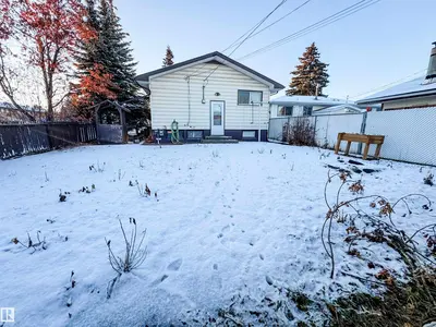 Interior photo 4 of 4508 50 AV