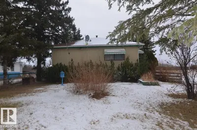 Interior photo 1 of 5003 49 ST