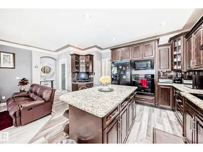 Interior photo 3 of 1715 69 ST SW