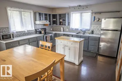 Interior photo 1 of 11310 TWP RD 595