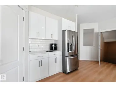 Interior photo 4 of 7836 7 AV SW