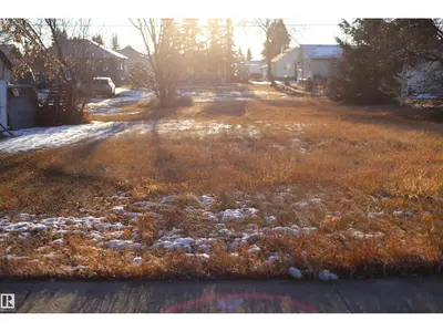 Interior photo 4 of 5211 53 Ave