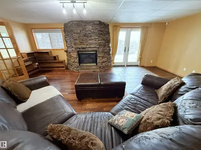 Interior photo 2 of #5 2022 PARKLAND DR