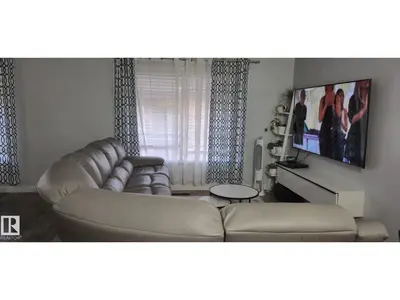 Interior photo 4 of 5420 40 AV