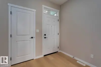 Interior photo 4 of 7113 51 AV