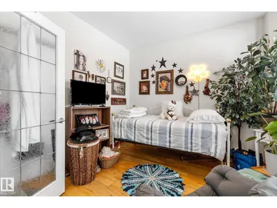 Interior photo 4 of 4933 48 AV