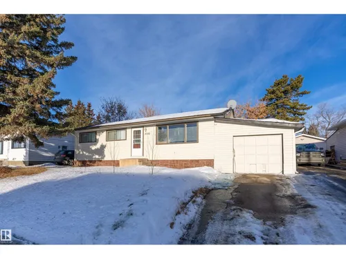 5132 49 AV, Onoway - $325,000