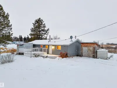 Interior photo 1 of 4715 49 AV