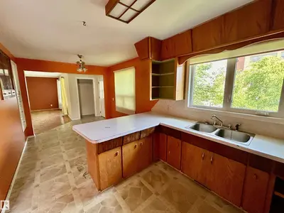 Interior photo 3 of 5033 48 AV