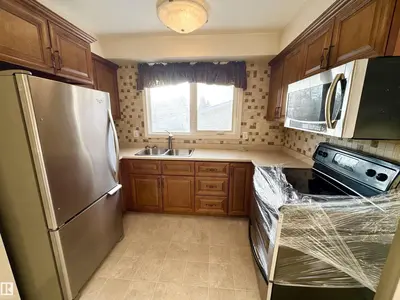 Interior photo 4 of 8507 35 AV NW