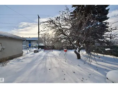 Interior photo 4 of 4517 51 AV