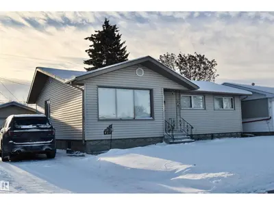 Interior photo 1 of 4517 51 AV