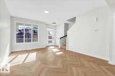 Interior photo 3 of 1325 KESWICK DR SW