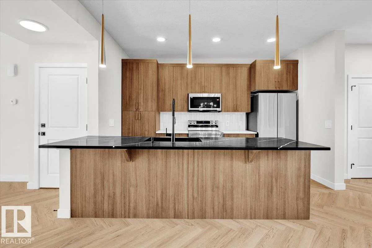 1325 KESWICK DR SW, Edmonton - 3 bedroom Residential Attached for sale